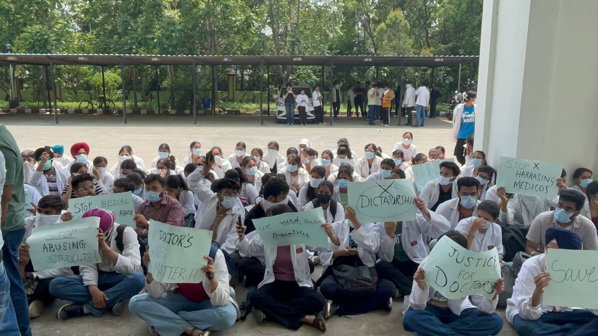t_singla0510's tweet photo. 🚨 Urgent: Students at White Medical College face harassment from the management. Future doctors need support to stop this injustice! #SaveOurStudents #SupportFutureDoctors #StopHarassment
@aajtak @ndtv @Teena_PPCC @htTweets @INCPunjab @IndianExpress @TimesNow @ptcnews @nsui https://t.co/yJ9MzMoM4X