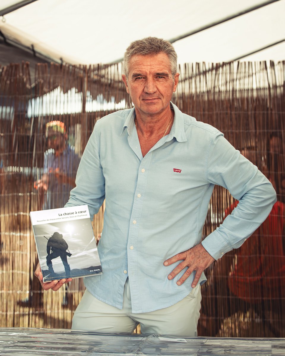 chasse38's tweet photo. 📚#DimancheEnNature : Le coin des littéraires 📚 Rencontrez JP BOUCHER, Eric NAON et Pierre ZACHARIE le 1er sept. au parc naturel de Chambaran ! Romans, nouvelles de chasse et ouvrages sur les pathologies du grand gibier vous attendent.

#DEN24 #LivresDeChasse
©ReflexChasse https://t.co/pqhDZeTSdw
