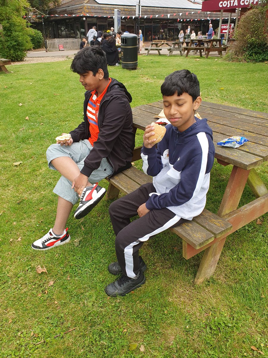 MayflowerSch's tweet photo. First pit stop and some lunch #Nethercott https://t.co/lrDm1rBCLe