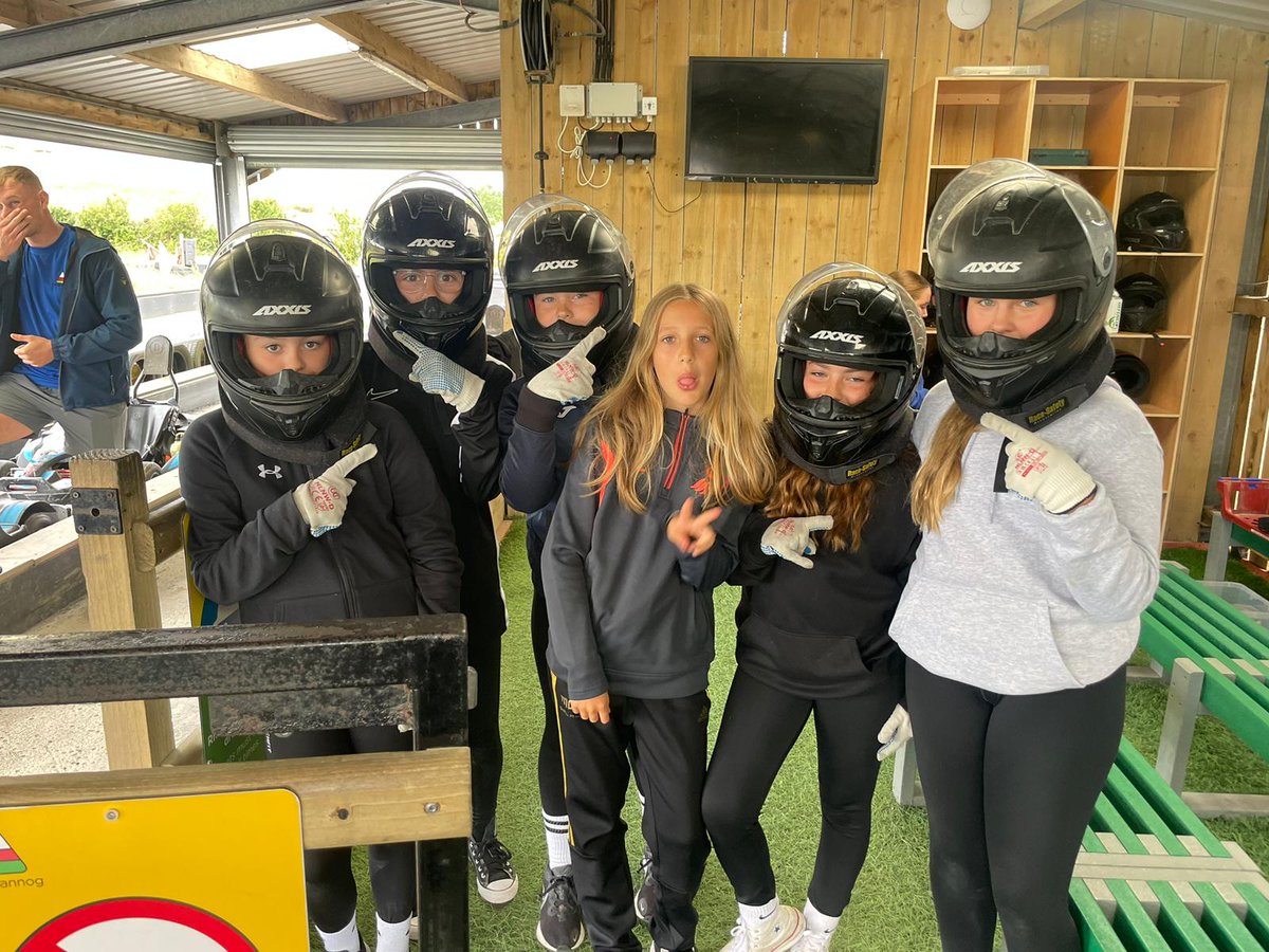 PontioBT's tweet photo. Pawb wedi joio! #llangrannog2024 #pontiobt https://t.co/6MMjPEooeX