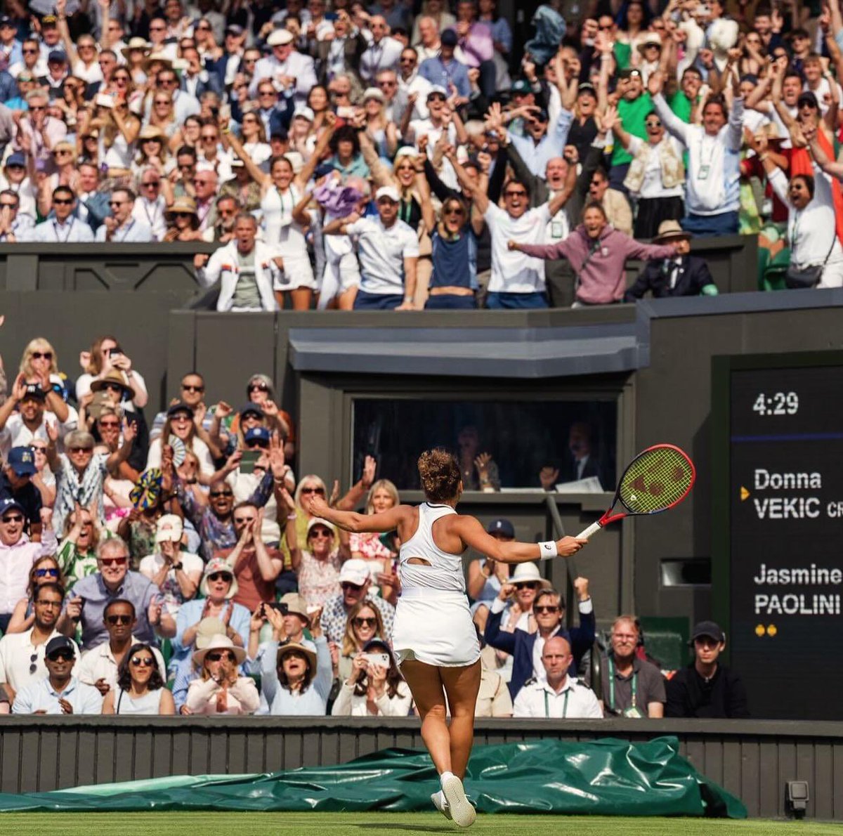 fiordiuniverso's tweet photo. Ci sono momenti nella vita come questo.
Quando la vita ti risponde.
Ed è bellissimo.
Magari per noi sono piccoli piccoli.
Magari non lì. Nel tempio del tennis.
Ma la potenza che sprigionano è la stessa.
Grazie Jasmine che ci ricordi che è possibile.
#labodif #wimbledon2024 https://t.co/90pF9oeI1D