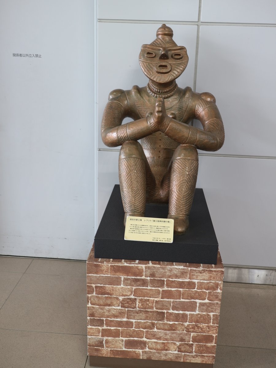 金曜日にご紹介している ＃駅アート。今回は青森県八戸市の八戸駅に