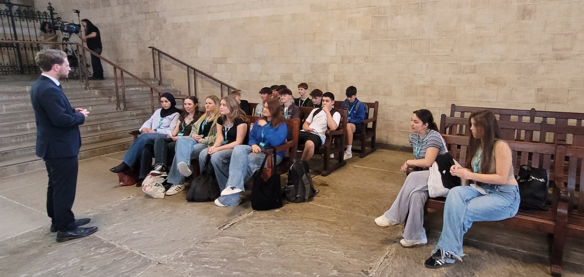 ConnorRand4ASW's tweet image. Wonderful to speak to visiting @PolWelly students during my very first week in Parliament. Great to see you all so engaged in our political system. 

A very diverse set of questions to keep me on my toes too, and so glad you all now know what my favourite type of crisp is!