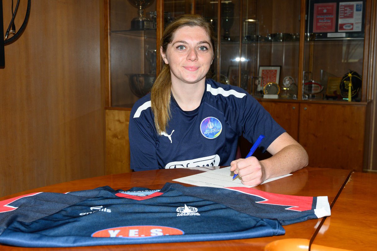 FalkirkWomen_'s tweet photo. Karen McCabe Signs 📝

We are delighted to announce the signing of @k4mcc following the expiry of her contract with @stmirrenwfc. 

We look forward to watching her in the navy blue this season!

Welcome to Falkirk, Karen!

#COYB https://t.co/vs8n19TCIx