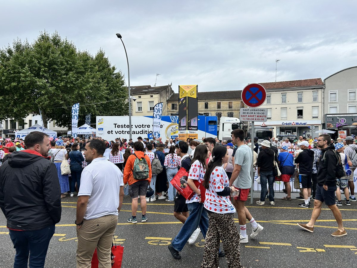 Thomas Léger (@legerdt1) on Twitter photo <a href="/LeTour/">Tour de France™</a> rend visite à <a href="/villeagen/">Ville d'Agen 🇫🇷🇪🇺🇺🇦</a> ! L’occasion de découvrir l’immensité de cet événement, la ferveur qu’il suscite et l’impressionnante logistique des équipes organisatrices. Merci <a href="/hummelFrance/">hummel France</a> et <a href="/decathlonAG2RLM/">DECATHLON AG2R LA MONDIALE TEAM</a> pour nous avoir permis d’y assister. 
<a href="/JeffFonteneau/">Jeff Fonteneau</a> <a href="/PElhorga/">pepito elhorga</a> <a href="/LeTour/">Tour de France™</a> rend visite à <a href="/villeagen/">Ville d'Agen 🇫🇷🇪🇺🇺🇦</a> ! L’occasion de découvrir l’immensité de cet événement, la ferveur qu’il suscite et l’impressionnante logistique des équipes organisatrices. Merci <a href="/hummelFrance/">hummel France</a> et <a href="/decathlonAG2RLM/">DECATHLON AG2R LA MONDIALE TEAM</a> pour nous avoir permis d’y assister. 
<a href="/JeffFonteneau/">Jeff Fonteneau</a> <a href="/PElhorga/">pepito elhorga</a>