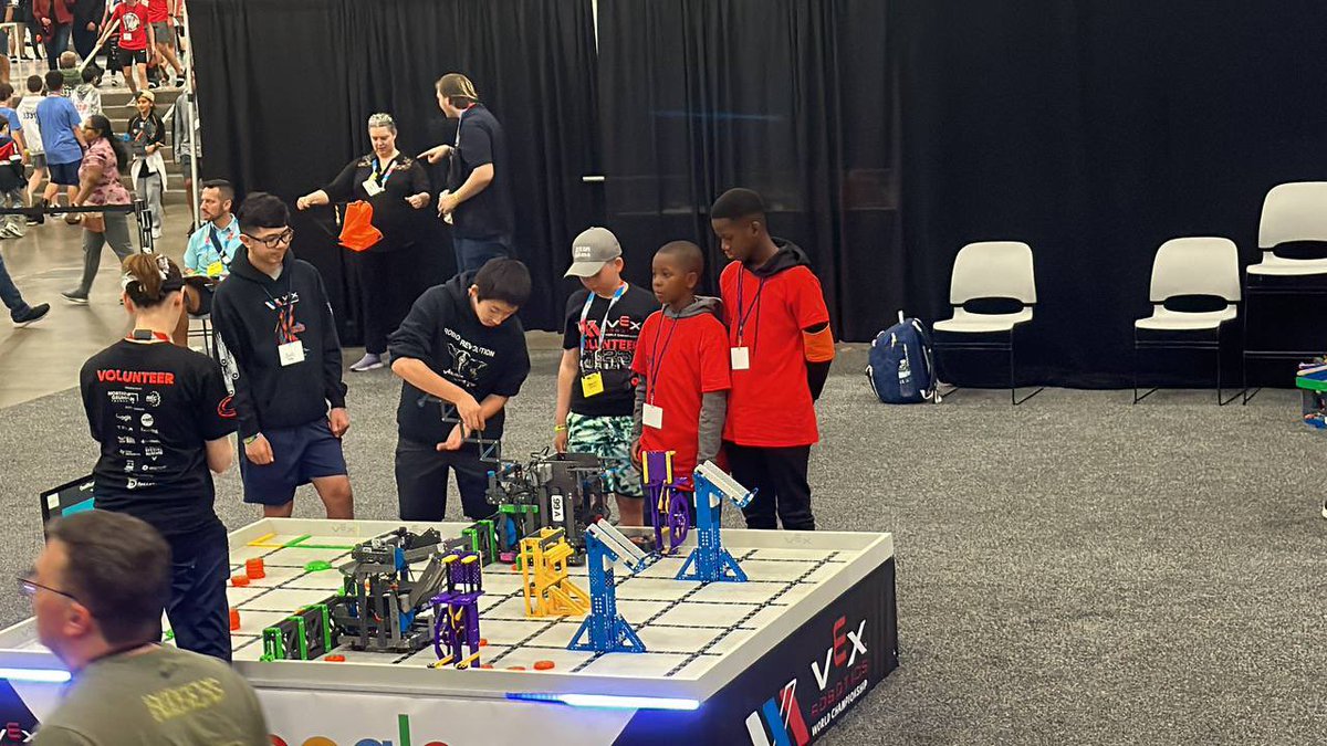 ROBOTSMALI1's tweet image. 🚀 Apprendre la robotique permet à vos enfants de développer leur créativité et leurs compétences technologiques essentielles pour l&apos;avenir !

Lien d&apos;inscription : app.robotsmali.org/inscriptions/c…

INFOLINE : +223 73 65 55 01 

#RobotsMali #Éducation #Innovation