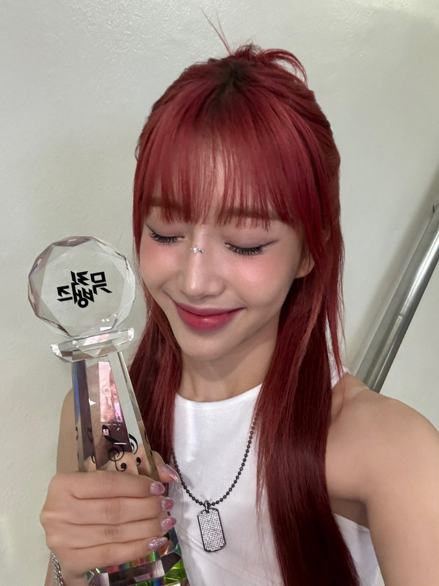 STAYC_talk's tweet photo. 우리 스윗❤️ 1위 축하하고 너무 고마워요!!
다 스윗 덕분이야! 남은 활동도 멋진 무대 보여줄게요!!!

#STAYC #스테이씨 #Sumin #수민 https://t.co/GZ2ALMuI7b