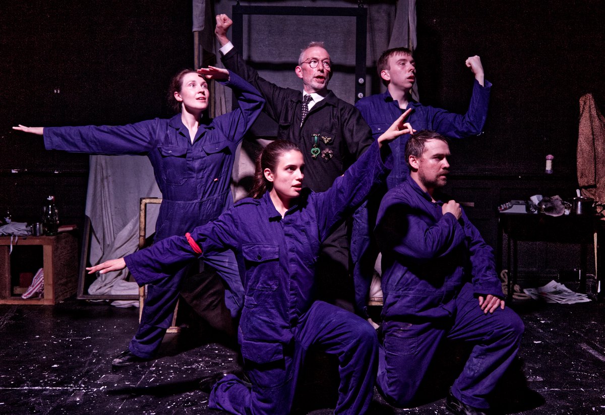 Tom Vercnocke (@tomvercnocke) on Twitter photo We’ve opened in London! This adaptation of 1984 means a lot to me. I’m so pleased that we get to share what we’ve been doing for the past year!
<a href="/GooseTheatre/">Golden Goose Theatre</a>
Tickets here! 🎟️ ticketsource.co.uk/animalfarm1984
📆 9-20 July
⏰ 7.00pm & 8.40pm (except Sunday 2.30pm & 4.15pm) We’ve opened in London! This adaptation of 1984 means a lot to me. I’m so pleased that we get to share what we’ve been doing for the past year!
<a href="/GooseTheatre/">Golden Goose Theatre</a>
Tickets here! 🎟️ ticketsource.co.uk/animalfarm1984
📆 9-20 July
⏰ 7.00pm & 8.40pm (except Sunday 2.30pm & 4.15pm)