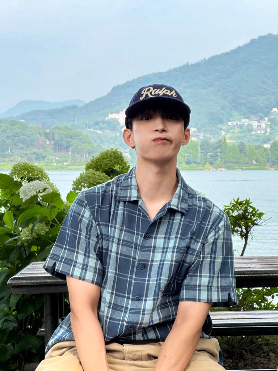 dkging_'s tweet image. 도겸이 등장🤍🤍🤍🤍