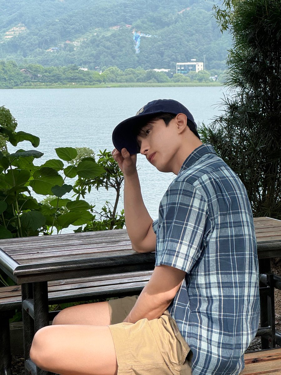 dkging_'s tweet image. 도겸이 등장🤍🤍🤍🤍