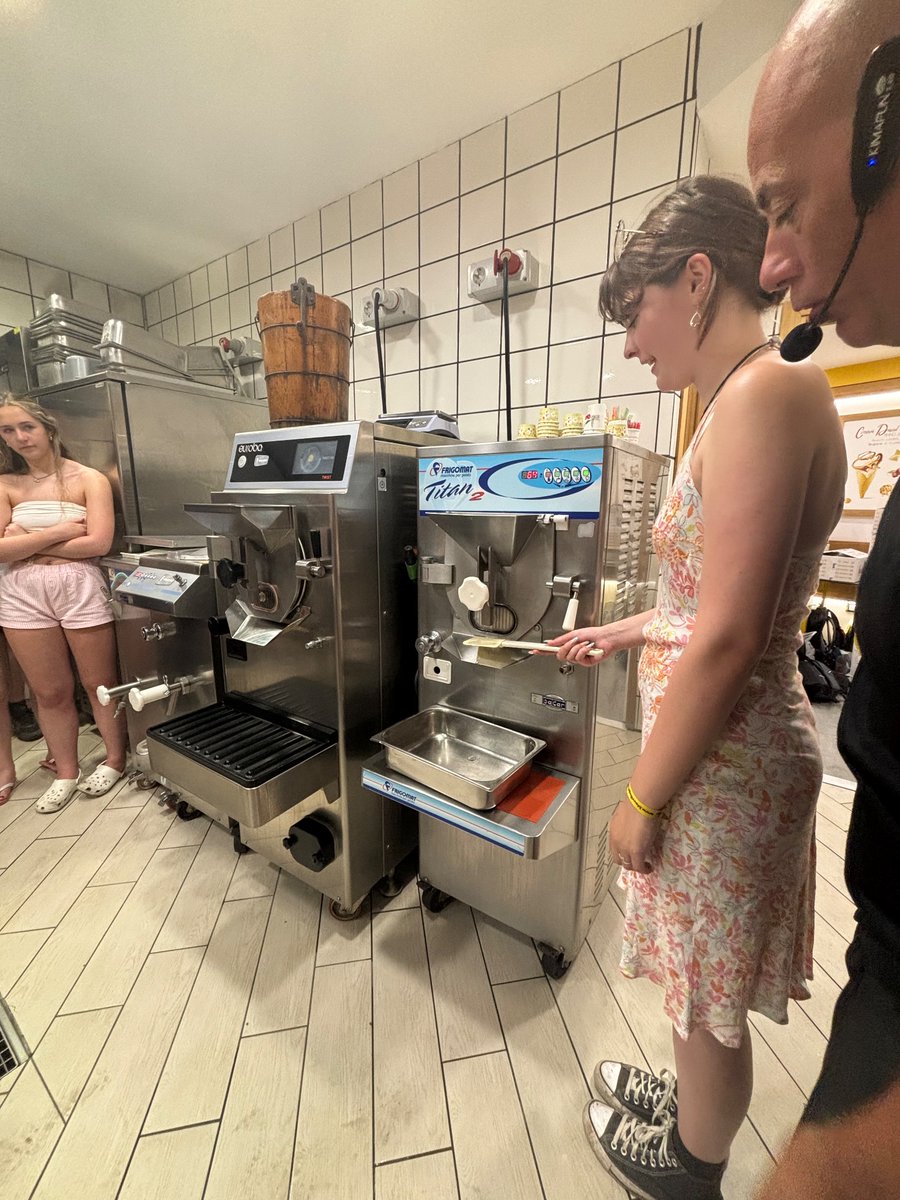 geography_smc's tweet photo. Day 3: limoncello factory tour, ice creaming making and free time in Sorrento! https://t.co/IxHX9Vk2k5
