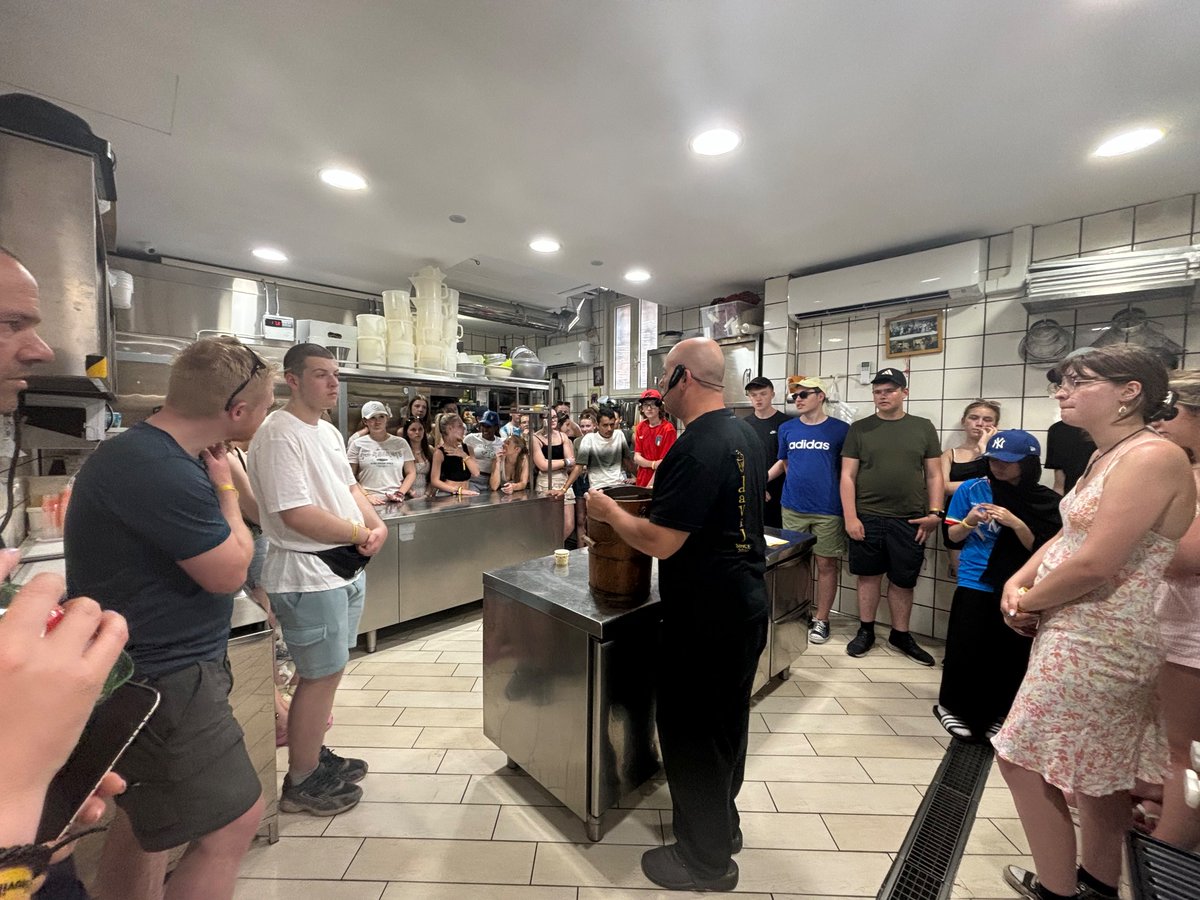 geography_smc's tweet photo. Day 3: limoncello factory tour, ice creaming making and free time in Sorrento! https://t.co/IxHX9Vk2k5