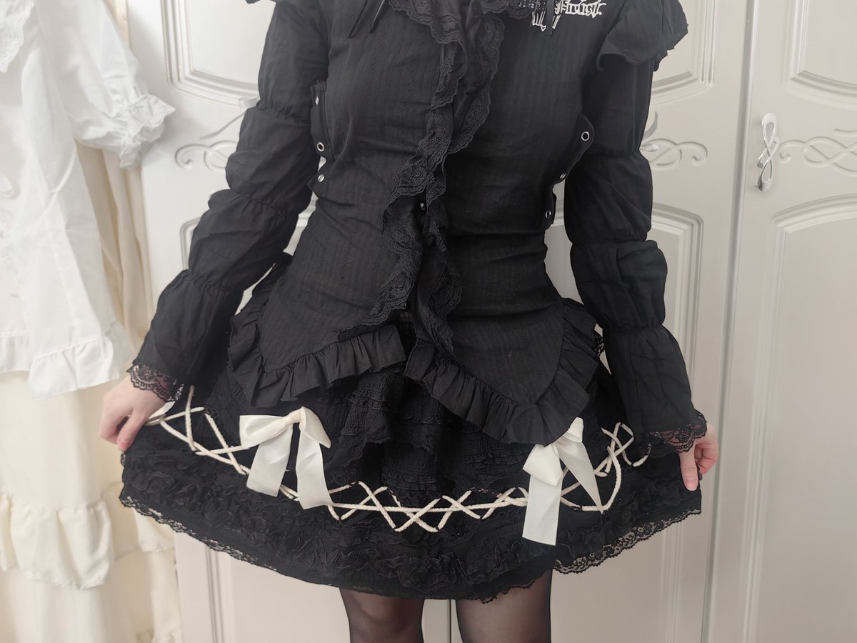 nondepreloise's tweet photo. 私のスタイルは私の人生です

#japan #japanese #japanstreet #japanfashion #jrock #alternative #altmodel #harajuku #lolita #jiraikei https://t.co/qm4WXxsT8Q