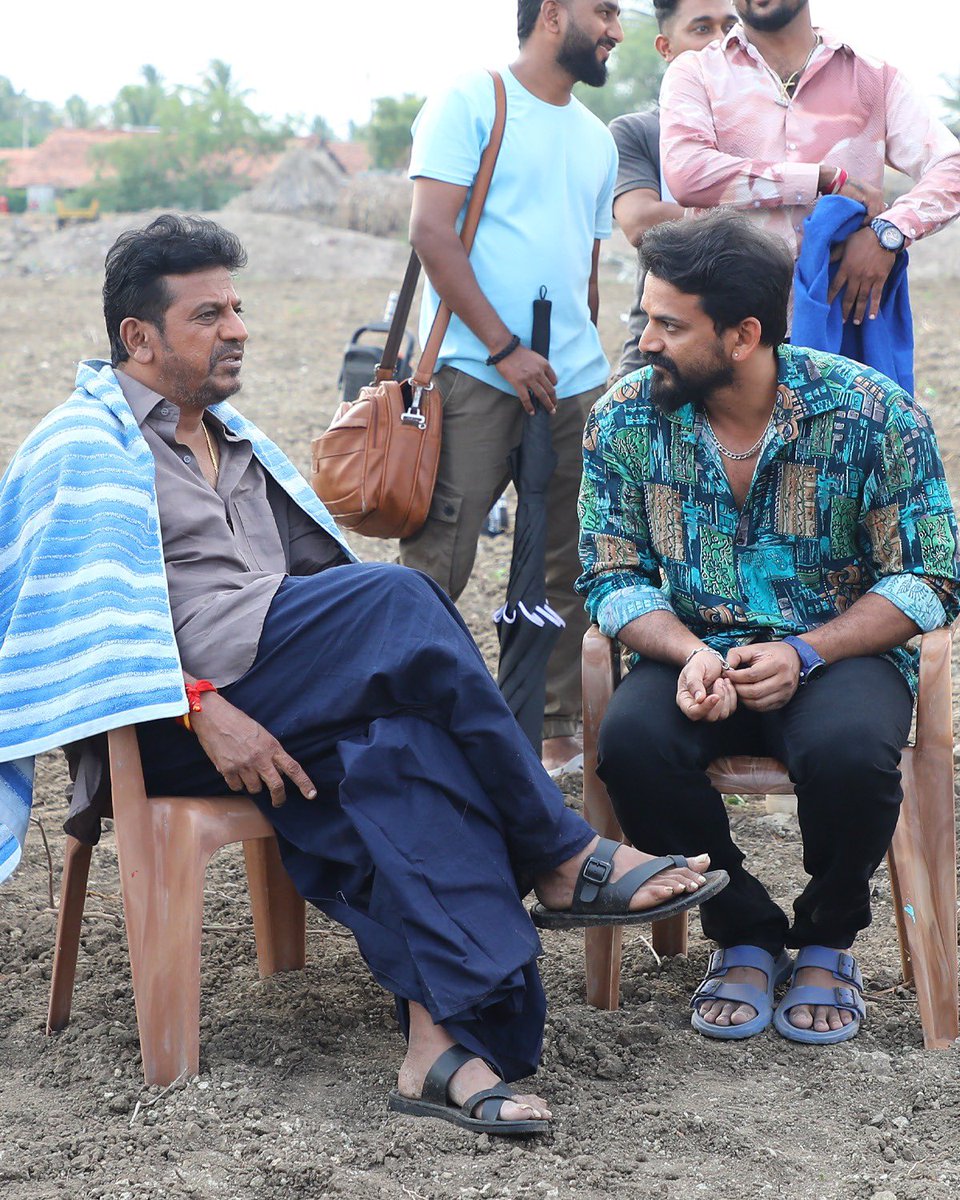 Dhananjayaka's tweet photo. From the sets of #Uttarakaanda 
ಪ್ರೀತಿಯ ಶಿವಣ್ಣಂಗೆ ಹುಟ್ಟು ಹಬ್ಬದ ಶುಭಾಶಯಗಳು
@NimmaShivanna https://t.co/Pm1sq6Cz75