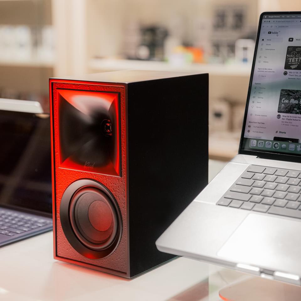 Nghiabanhang's tweet photo. Loa Klipsch là thương hiệu nổi tiếng từ Mỹ, được thành lập vào năm 1946 bởi Paul W. Klipsch,
Với hơn 75 năm kinh nghiệm, Klipsch đã khẳng định vị thế là một trong những thương hiệu loa hàng đầu thế giới…
https://t.co/iVPlSOrvLy

#Klipsch #TheOneII #MacCenter https://t.co/Y2BZlCCj73