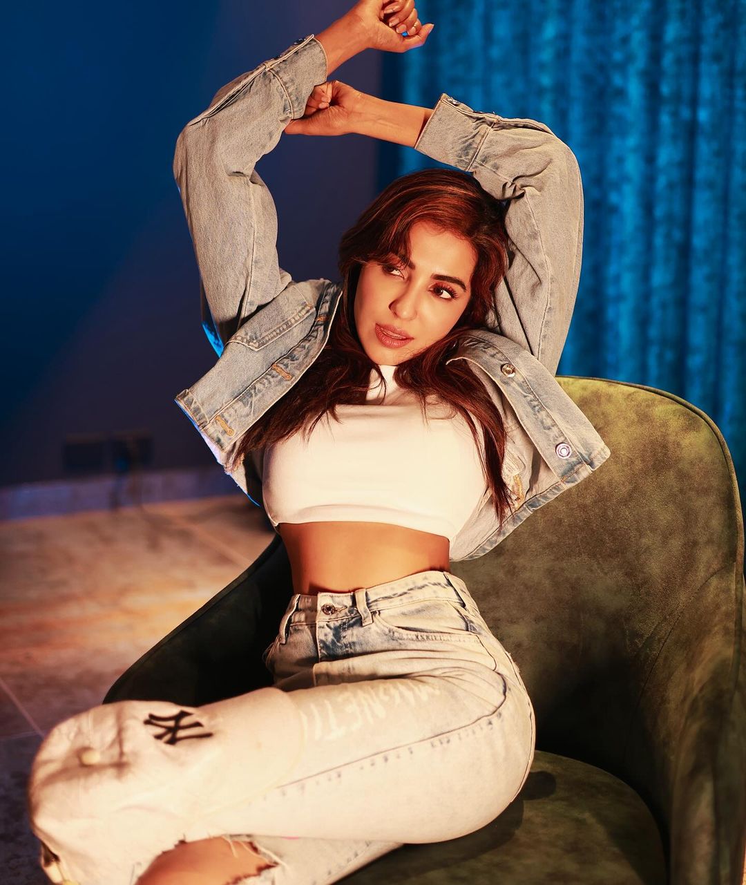 GSRC2mxagAA3B34?format=jpg&name=large