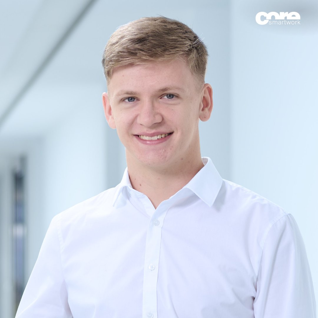 COREsmartwork's tweet photo. 𝗕ü𝗵𝗻𝗲 𝗳𝗿𝗲𝗶 𝗳ü𝗿 𝘂𝗻𝘀𝗲𝗿 𝗧𝗲𝗮𝗺! 🙌🤩
Fabian Fischer ist seit Anfang März 2024 ein Teil von CORE. Er arbeitet im technischen Support und an der Entwicklung unserer Mitarbeiter-App CORE. 📲

#coreteam #teamvorstellung #hinterdenkulissen #fabian #corespirit #teamup https://t.co/BiyW9XdVaL