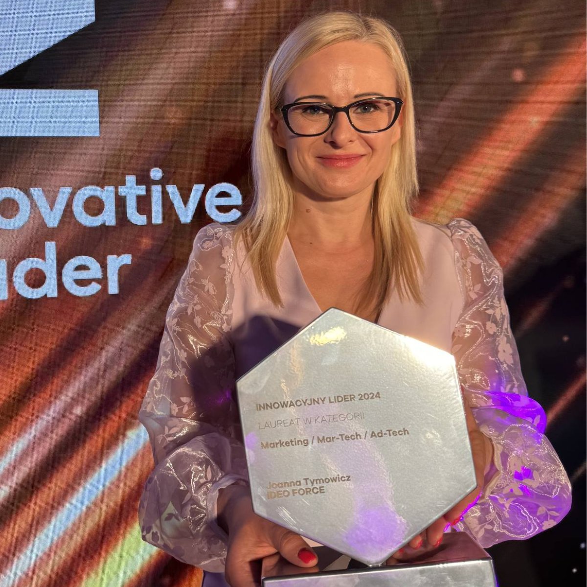 IdeoForce's tweet photo. Wiceprezeska zarządu naszej agencji Joanna Tymowicz została laureatką prestiżowego konkursu „Innowacyjny Lider” 2024 w kategorii MARKETING/MAR-TECH/AD-TECH. Jury doceniło Joannę za stworzenie wyjątkowej usługi – E-commerce Manager Support. https://t.co/JnvAlUoXUT