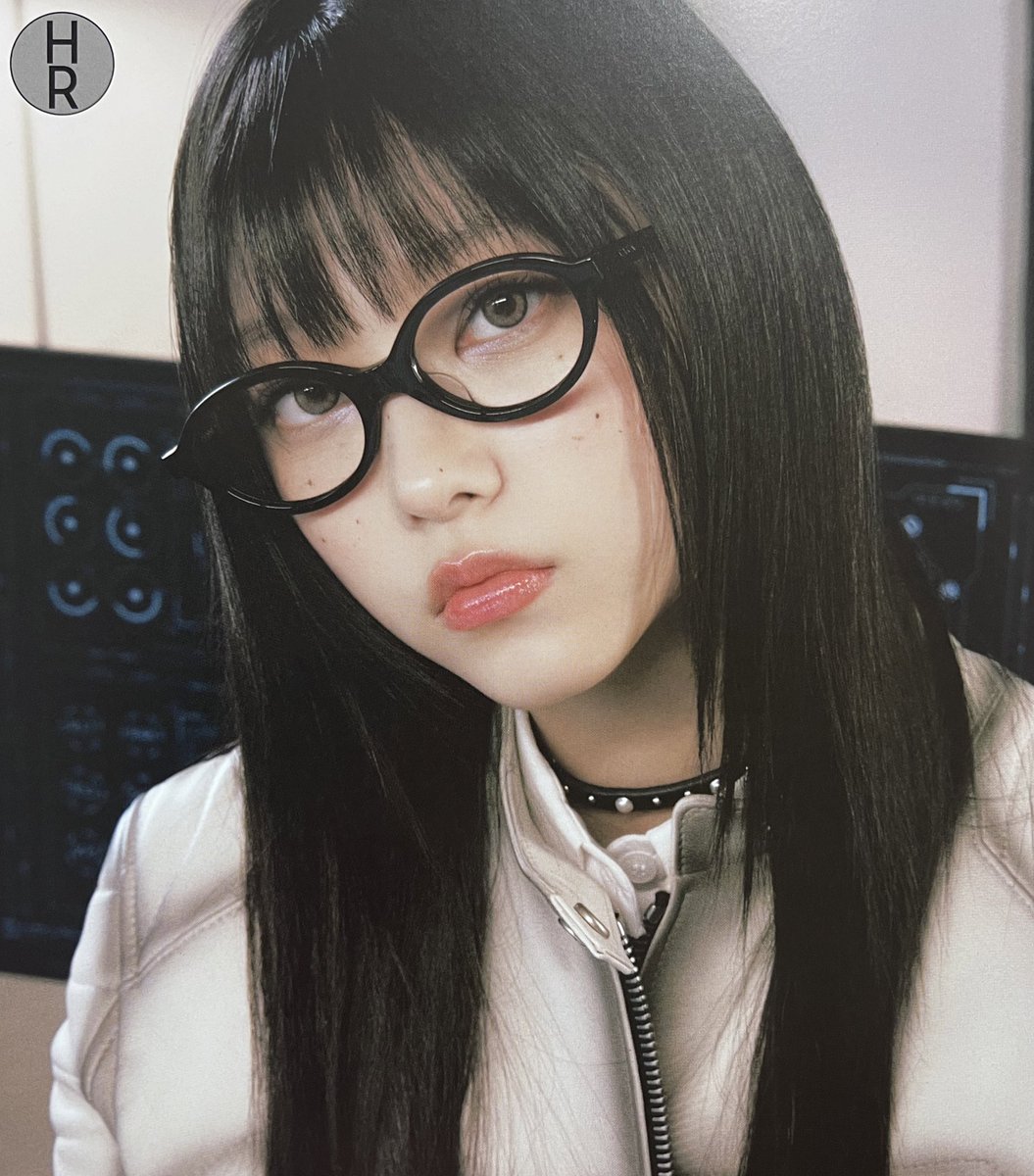 lovablDea's tweet photo. 지금 해린님이 너드미를 최대치로 말아주시는거같은데 https://t.co/21Aho5HCl1