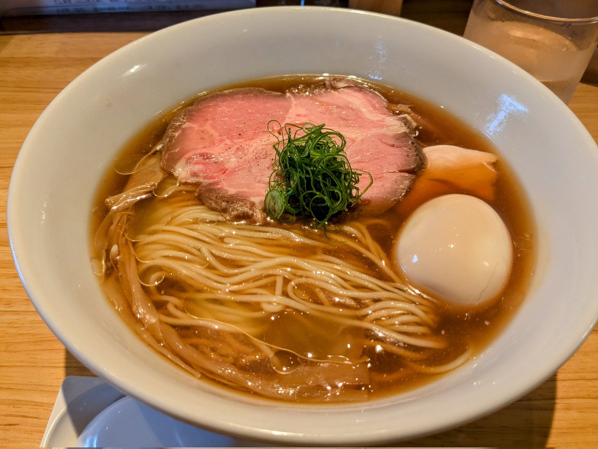 ip84's tweet photo. らぁ麺 Penguin
醤油、塩ラーメン（冷やし）

醤油食べて今年の冷やし優勝決まってしまったな…と思った後に塩食べたら美味しすぎて🤔🤔🤔
どち���も毎日食べたいくらいおいしかったです👍 https://t.co/9pts6QuCnJ