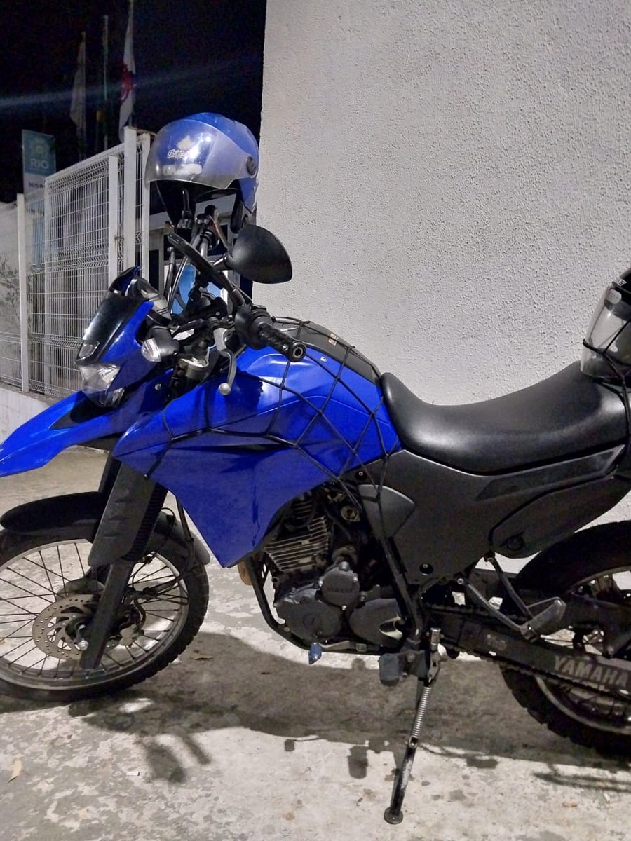 SemVulgo16's tweet photo. Moto roubada narua Goiás próximo do número 1066 e da estação de trem de Quitino Bocaiúva.
Última localização rua Clarice Gross, Campinho.
Quem poder compartilha aí!
Placa da moto SQV3G87
Quem me conhece tlgd minha ferramenta de trabalho! 😓😓 https://t.co/kfnt9a9xTh