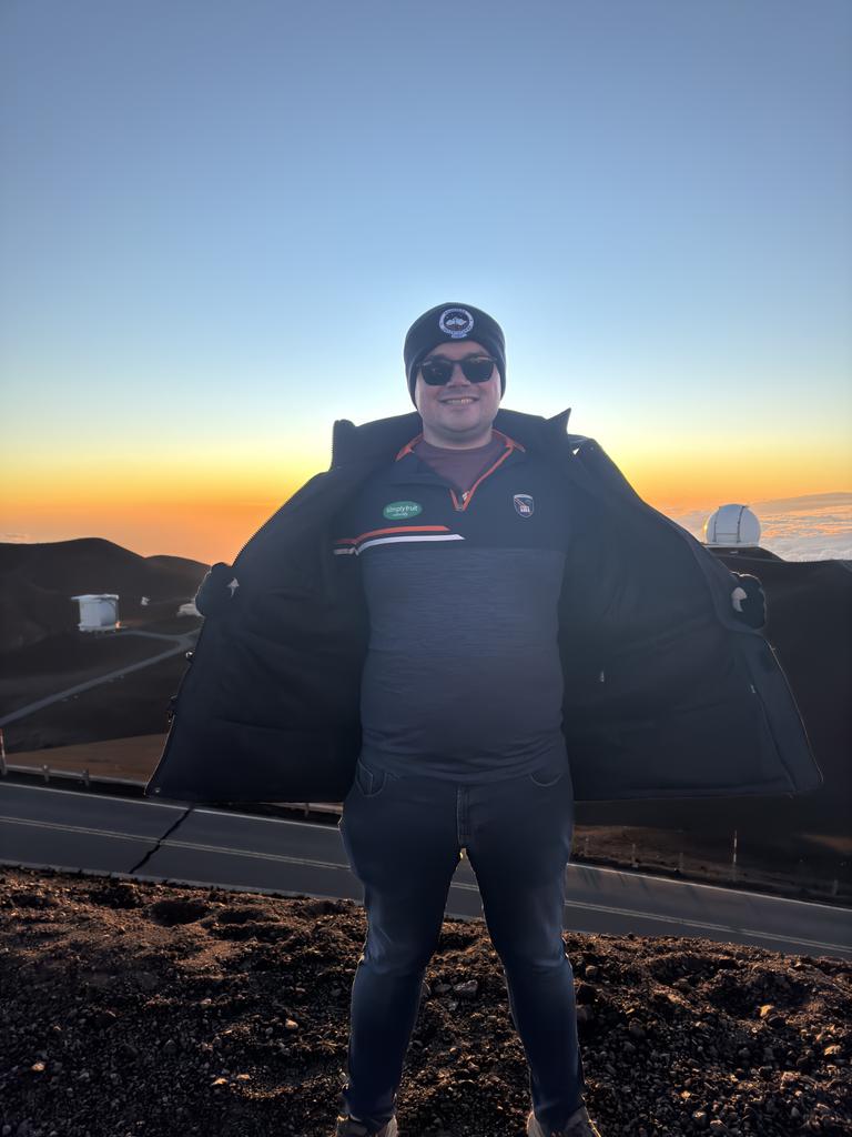 Declan_Garvey's tweet photo. @Armagh_GAA for Sam from the top of Mauna Kea, Hawaii. Biggest mountain in the world when measured from base to summit, good luck for Saturday! https://t.co/v1tIij0vmY