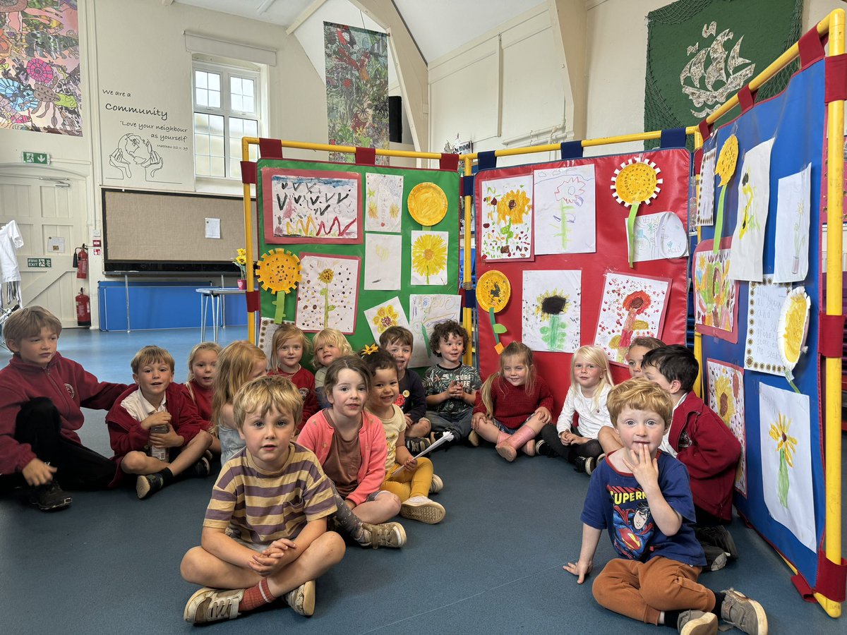 Fantastic sunflower exhibition from our class 1 children yesterday! What a brilliant display of creativity 😀 🖼️