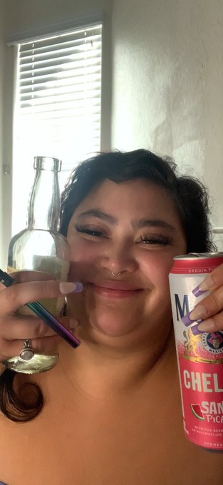 I AM NOW 26 TYSM Y&rsquo;ALL ILYSM https://t.co/1ZfHB0KMiA<a href="/tag/badbunny"class="tags"><span>#badbunny</span></a>