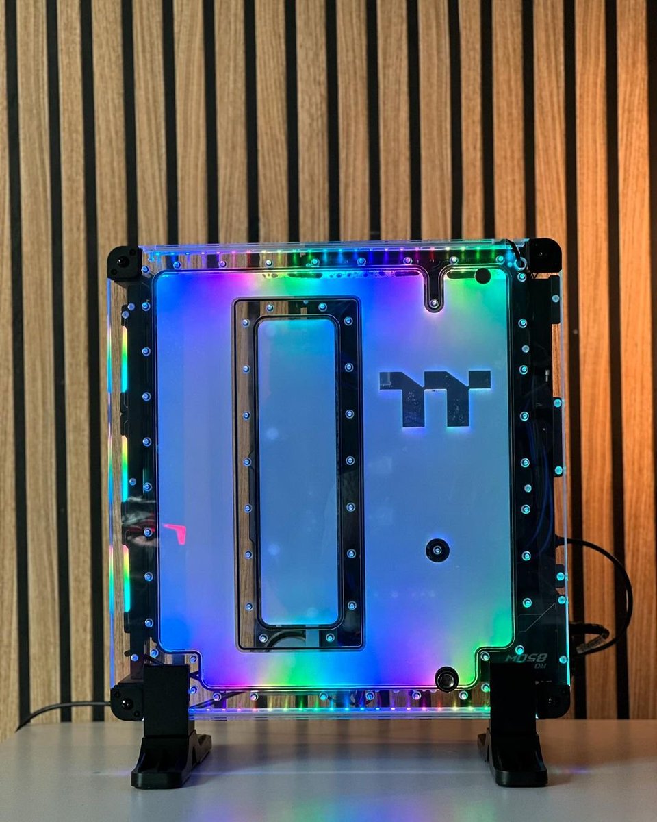 ThermaltakeInc's tweet photo. Cooling and aesthetic to the max. Love the look of this DistroCase 350P.
๐ท @pcscout_
#DistroCase #350P https://t.co/8tRPxmAAms