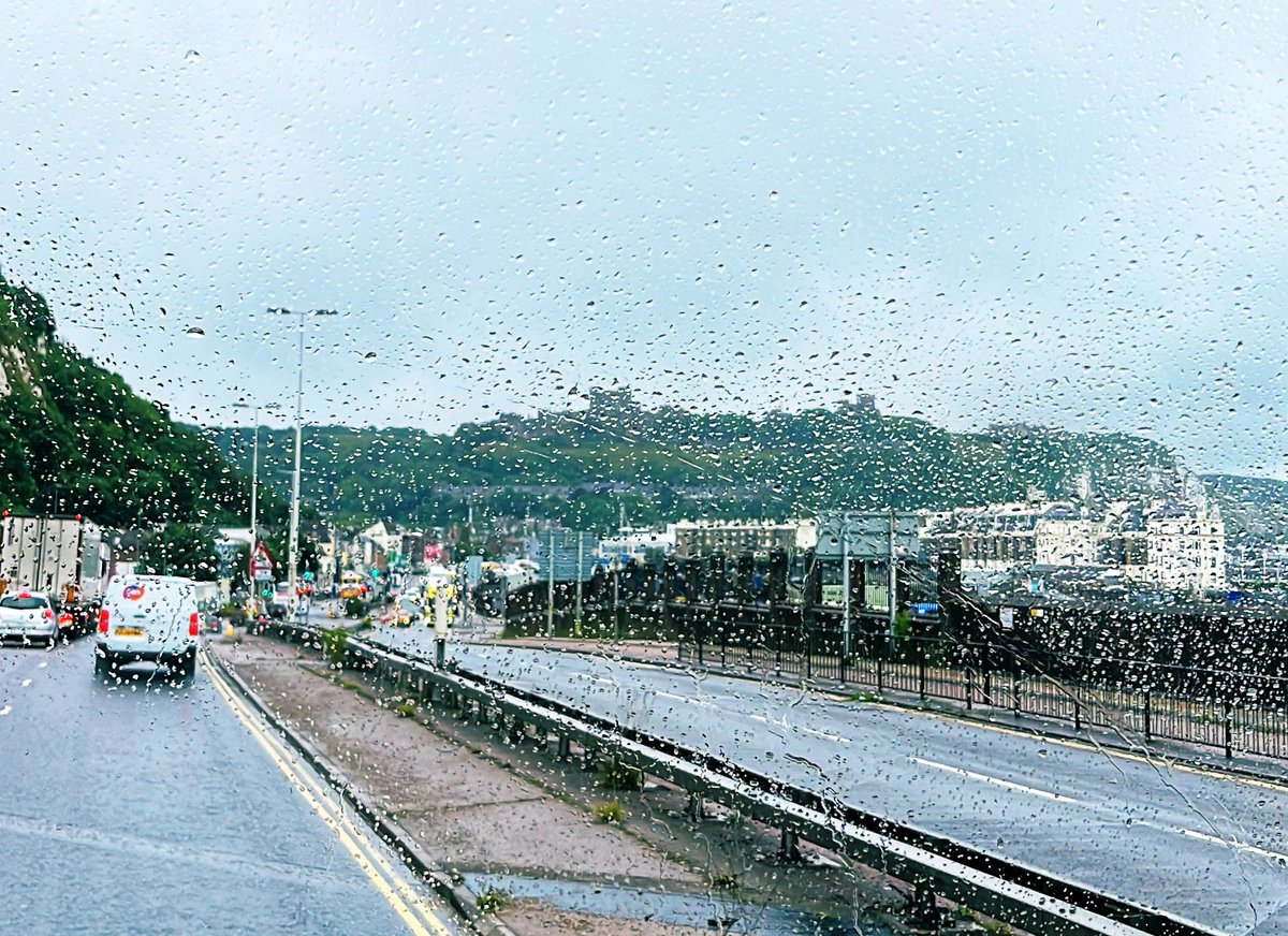 unityhistory's tweet image. The Unity French trip crew have just reached a wet Dover  and yes I have found the castle @UnityBlackpool