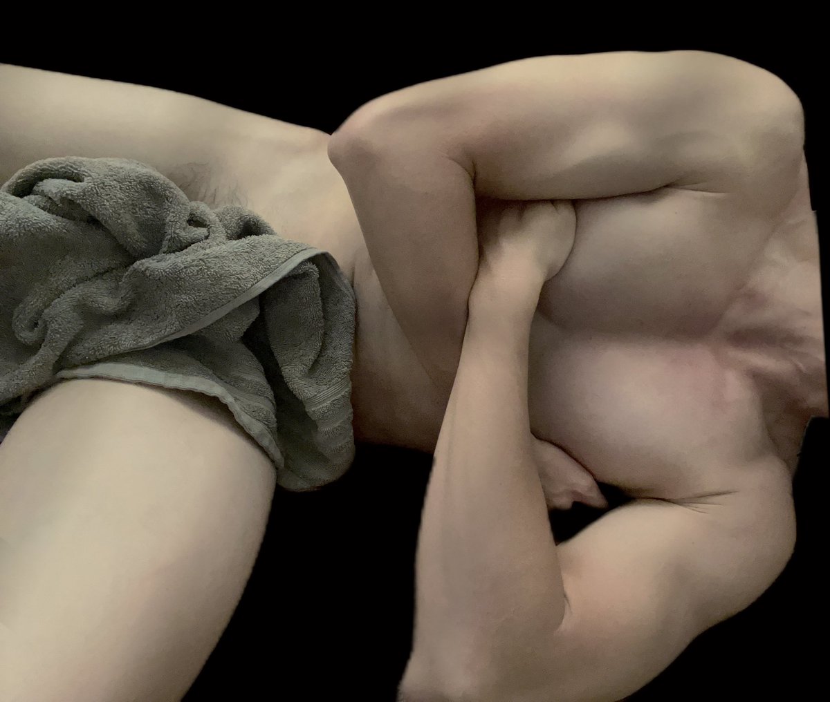 好熱 誰要陪我躺著休息一下