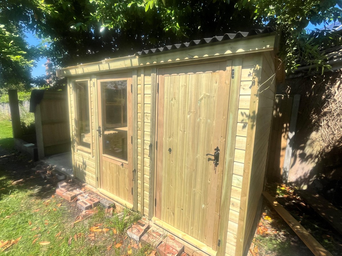 PhoenixShed's tweet photo. This 10’ x 6’ Rutland Potting Shed is a bespoke building that has multiple options, such as:
👉 A partition to create a separate shed/storage area.
👉 A glass roof over the Potting Shed section.
👉 Black Onduline over the shed section.
#bespokebuilding #bespoke #summerhouse #shed https://t.co/YFaK2gqEm4