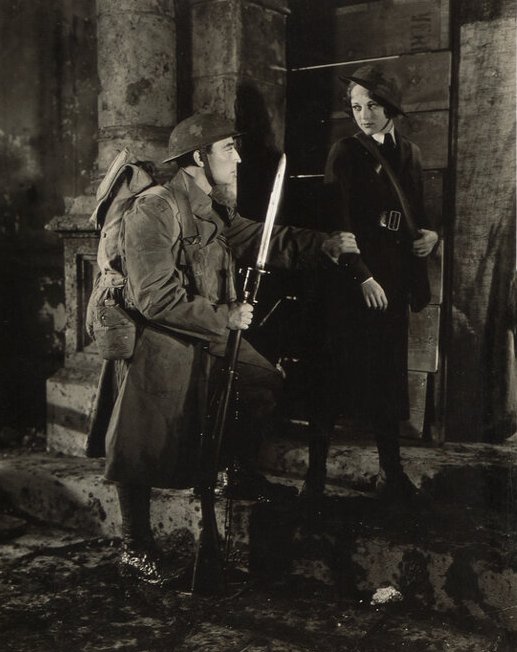 FriendlessGhoul's tweet photo. Buster Keaton and Sally Eilers
Doughboys - 1930
#busterkeaton #sallyeilers #damfino #oldhollywood #talkies #precode https://t.co/ZFCiBCd9XR