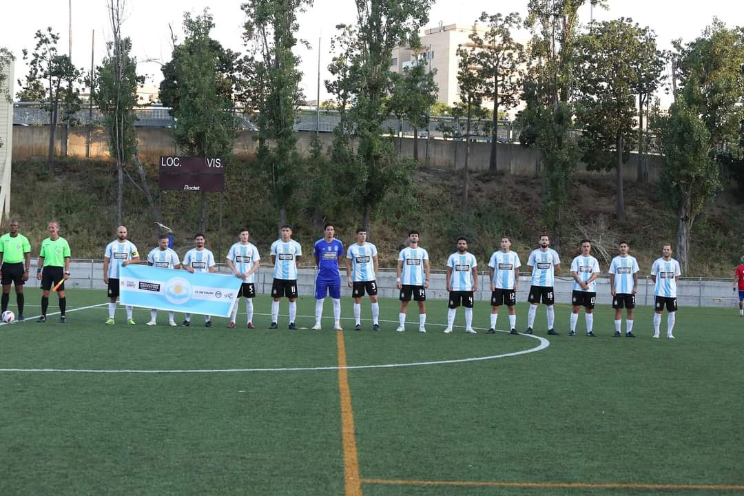 🇦🇷Llego el triunfo 3-2 ,sobre Chila ,para seguir prendido ahí, ahora a esperar,Vamos Equipo.!🇦🇷 <a href="/DiarioOle/">Diario Olé</a> <a href="/FilialNOBcn/">Filial NOB Barcelona</a> <a href="/PRojaBcn/">Peña Roja Barcelona Catalunya</a> <a href="/zuffirojo/">zuffirojo</a> <a href="/VelezBarcelona/">Peña Velezana Barcelona</a> <a href="/filialriverbcn/">Filial River Plate Barcelona</a> #argentinosenbarcelona
#argentinosenespaña <a href="/afa/">AFA</a> <a href="/AFASeleccionEN/">Selección Argentina in English</a>