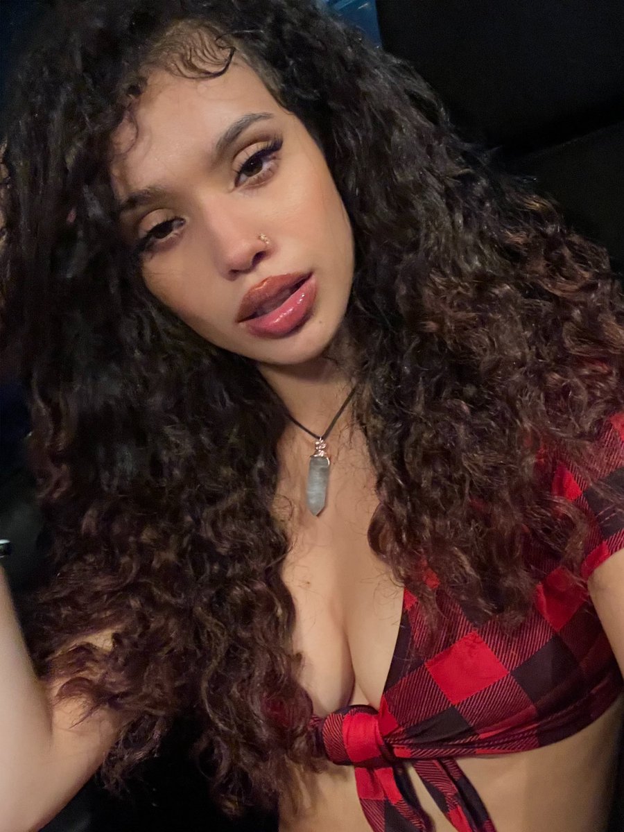 ashanicol's tweet photo. post shift selfies https://t.co/efZktdDdhs