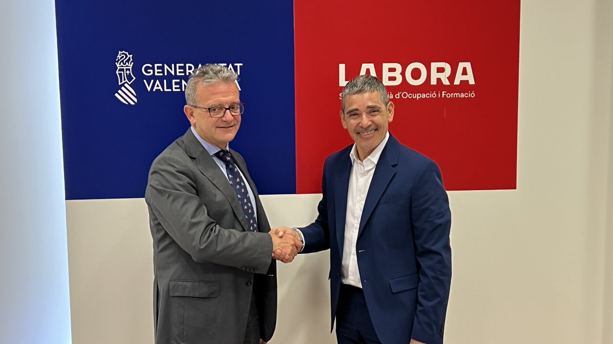 El presidente de @UNEmadera , <a href="/PedroJPayeras/">Pedro J Payeras</a>, y el Secretario Autonómico de Empleo @GVALabora, Antonio Galvañ, han firmado un acuerdo de colaboración para impulsar la #FP de #madera y el #mueble 🪵🪑

Avanzando en formación sumando nuevas colaboraciones con el #CRNMaderayCorcho