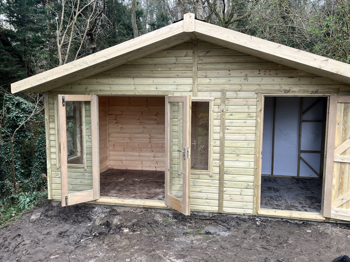 PhoenixShed's tweet photo. This is an 8’ x 17’ Bespoke Stamford Combi Summerhouse.
~ It has a partition to create a Summerhouse and Storage Shed.
~ Laminate Flooring in Chestnut Oak to the Summerhouse section.
~ A 2’ rear overhang.
#bespokebuilding #bespoke #summerhouse #gardensheds #gardenbuilding #timber https://t.co/lnx5YwejLL