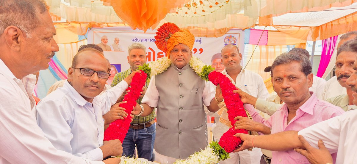 maheshbhuriya's tweet photo. આજ રોજ મારા મતવિસ્તાર ઝાલોદ તાલુકાના વરોડ ગામે નવીન પંચાયત ભવનનું લોકાર્પણ કર્યું.
મારી સાથે તાલુકા વિકાસ અધિકારી શ્રી ,જિલ્લા પંચાયત સદસ્ય શ્રી,સરપંચ શ્રી તથા ગ્રામજનો હાજર રહ્યા હતા.
#Varod #Jhalod #Gujarat https://t.co/fzssD01lWc