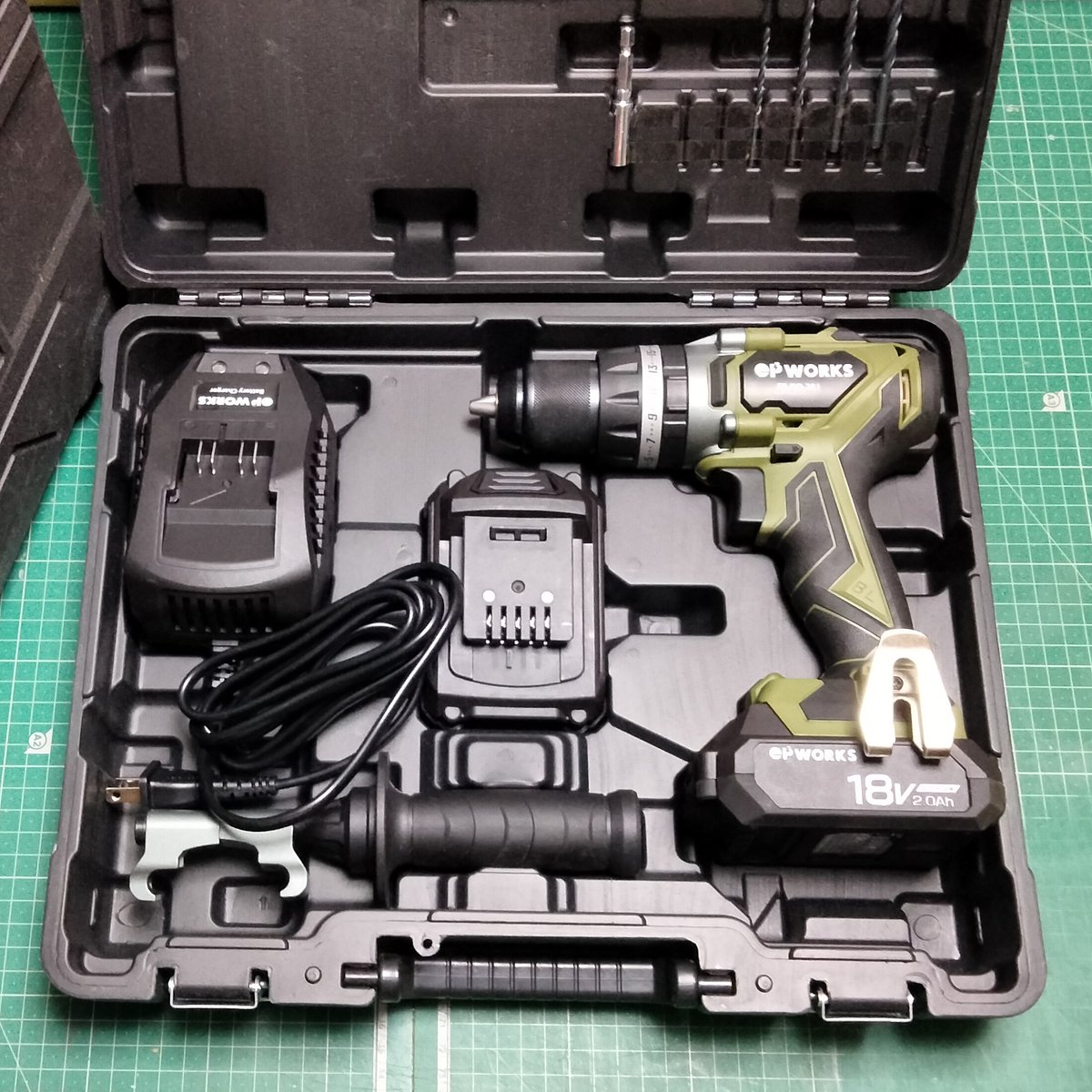 cyberlabojp's tweet photo. 春先に、#ePWORKS 電動工具リリースキャンペーンに当選し、インパクトレンチをいただきました。
義理堅い私は(笑)、いただいただけでは申し訳無いので、工具を見渡して一番必要な振動ドライバードリルを購入しました。
振動しながら回転し、コンクリート等もモリモリ穴開け!
#HAIGE
#ハイガー https://t.co/zxY3OeBgjw