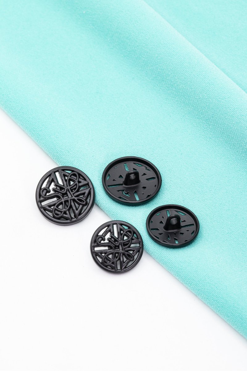 regularitem's tweet image. 😍✨✨👉18-Piece Metal Button Set with Intricate Knot Design.
 3 Different colors, Size: 12 pcs 26L and 6 pcs 32L.
😍✨Visit &amp;amp; Order now👇
 Amazon👉 amazon.ae/dp/B0D8JSRK1M?…
Noon👇👉 noon.com/.../pro.../Z2F…...
 #sewing  #sewingbuttons #HomeImprovement #dubailife #dubai #Amazon