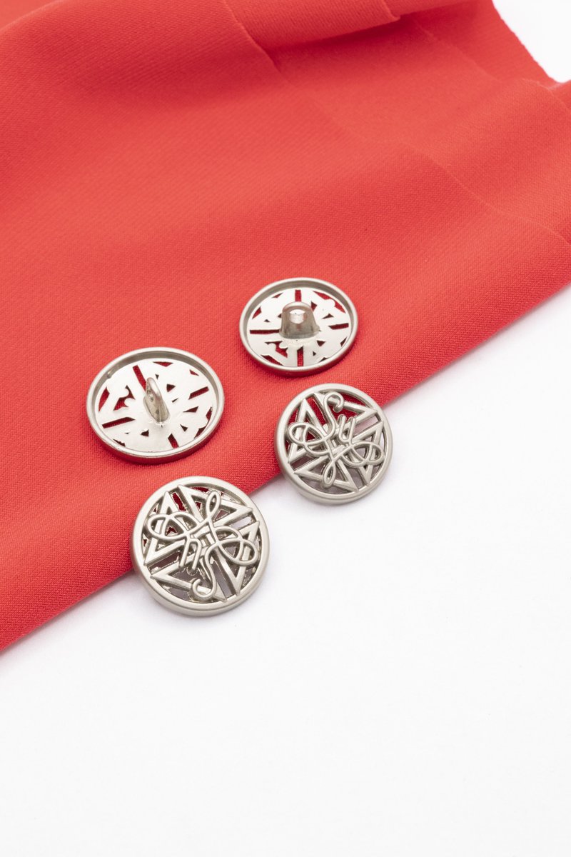 regularitem's tweet image. 😍✨✨👉18-Piece Metal Button Set with Intricate Knot Design.
 3 Different colors, Size: 12 pcs 26L and 6 pcs 32L.
😍✨Visit &amp;amp; Order now👇
 Amazon👉 amazon.ae/dp/B0D8JSRK1M?…
Noon👇👉 noon.com/.../pro.../Z2F…...
 #sewing  #sewingbuttons #HomeImprovement #dubailife #dubai #Amazon