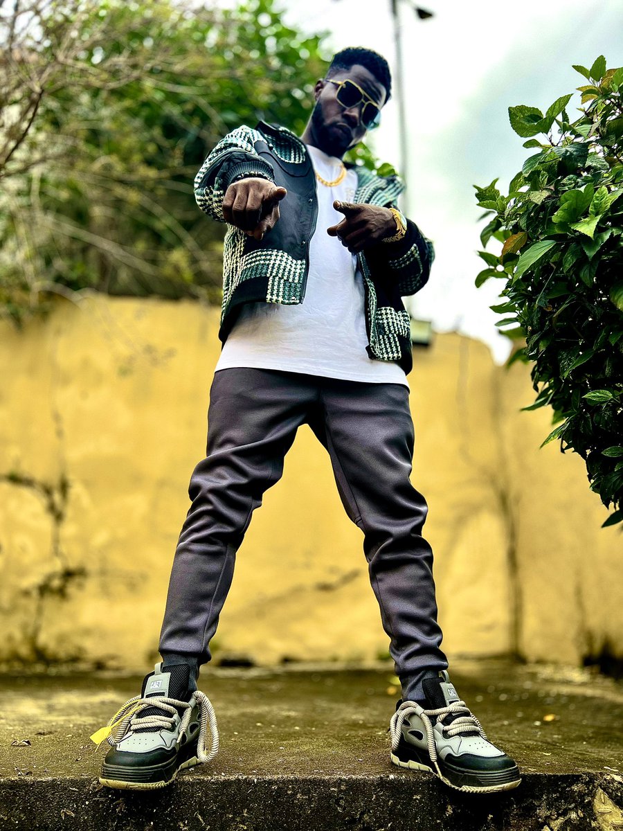 RaynbowOfficial's tweet photo. Me come in with Banger 💥So when you hear the gbedu 🎧o f*ck with the woofer 🥵 #rawtalent #realityvibe #originality #afrobeats #raynbow #trending #unsigned #music2money https://t.co/xGw0Yc2N8V
