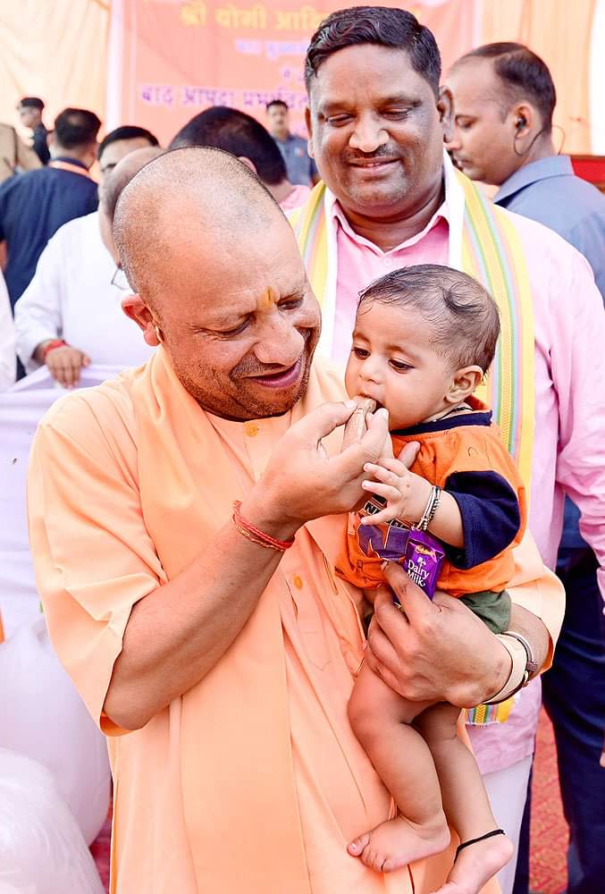 गुरुर्ब्रह्मा गुरुर्विष्णुः गुरुर्देवो महेश्वरः
गुरुः साक्षात्‌ परब्रह्म तस्मै श्री गुरवे नमः
#ॐ_श्री_गुरु_देवाय_नमः
 <a href="/myogiadityanath/">Yogi Adityanath</a>