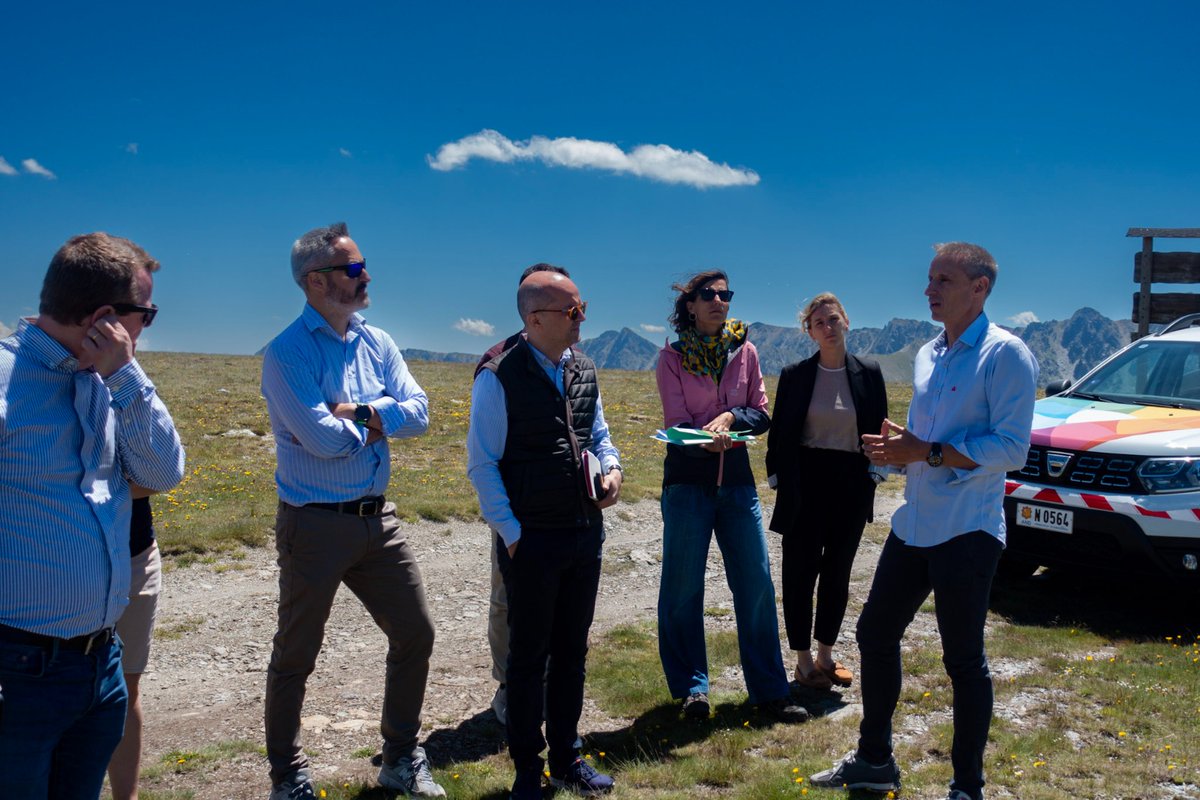 FEDA_Andorra's tweet photo. ‼️ Al llarg de la darrera setmana, el Banc Europeu d'Inversions, ha visitat diferents instal·lacions de FEDA
🤝 Han conegut de primera mà projectes com el Parc Eòlic del Pic de Maià o les xarxes de fred i calor de #FEDAEcoterm
#Sostenibilitat #FEDA #BEI https://t.co/M87xAXZXuK