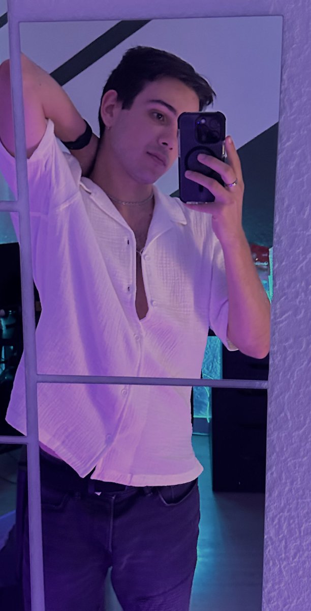 _frutoss's tweet image. RT si saldrías de fiesta conmigo💋