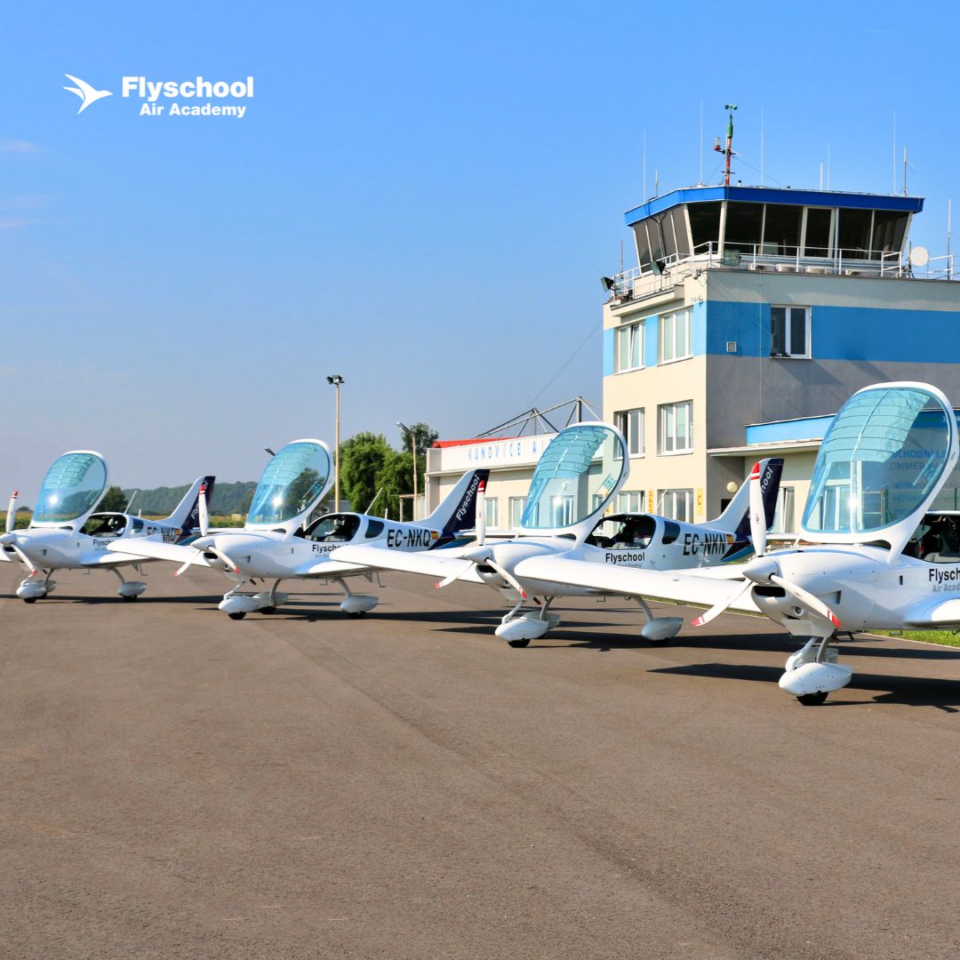 Flyschool_es's tweet image. ¿Did you know that Flyschool has a fleet of 20 aircraft.? 16 single-engine aircraft of the Cessna, Piper and Cruiser models and 4 multi engine aircraft from Piper and Tecnam models.
#aviation #fleet #pilottraining #pilotrecruitment