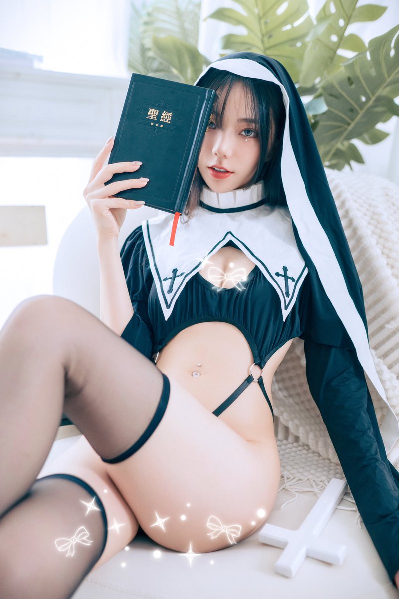 #電子寫真作品
寬恕你所有罪孽，救贖你的身心💦
請來跟我一起讀聖經✝️
七月份唯一一本新作上架啦🤩
這輩子沒穿過開衩開到胸部的！
完美蜜桃展露無疑🍑😳
還要更多更厲害的～
自行到網站觀看嘍🎀🎀🎀

⚠️購買完整商品含隱藏版［截圖］私訊啾啾JVID
領取加碼私訊福利🤤
https://t.co/ZKi1pJyCKp https://t.co/HHIQORYiGB
