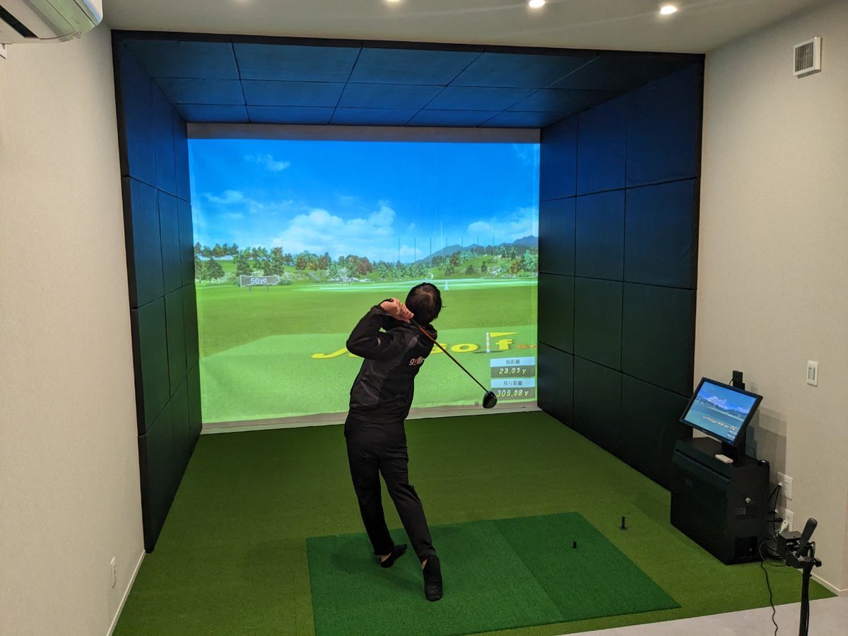 golfland_'s tweet photo. 東京の企業様に、福利厚生の一環で弊社ゴルフシミュレーター「JoyGolf Smart+」を設置いたしました！
社員の皆様が楽しめるようにシミュレーションゴルフを設置したいとご相談いただきました
 #室内ゴルフ #ゴルフ #ゴルフシミュレーター #ゴルフ好き https://t.co/NxiIH7e2dw