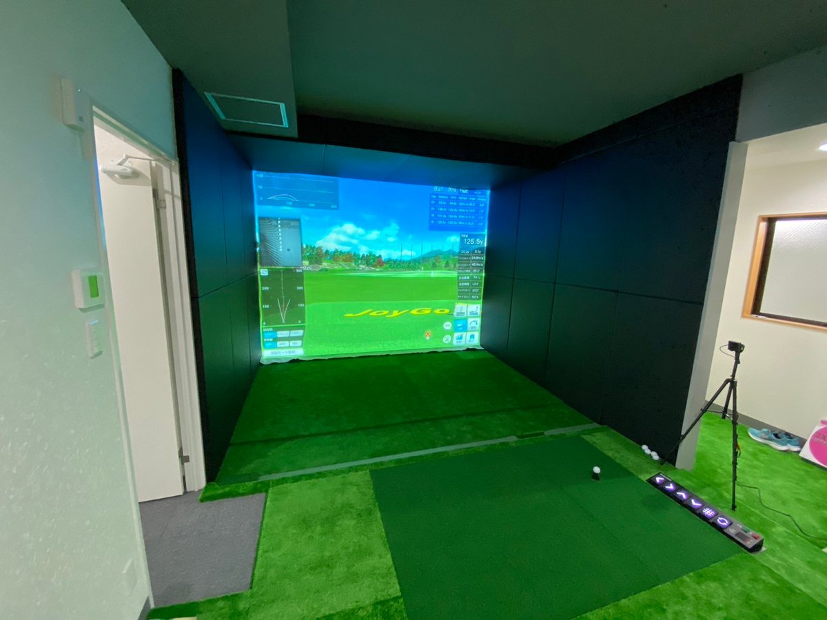 golfland_'s tweet photo. 広島の個人様ご自宅に、弊社ゴルフシミュレーター「JoyGolf Smart+」を設置いたしました！
新築のご自宅にシミュレーションゴルフを設置したいとご相談いただきました
 #室内ゴルフ #ゴルフ #ゴルフシミュレーター #ゴルフ好き https://t.co/IUaySoaxrX
