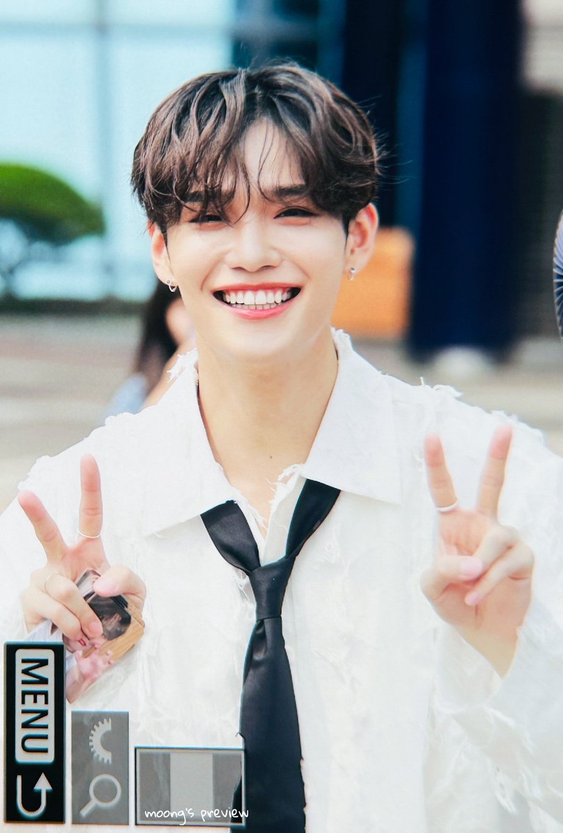 moongs_0226's tweet photo. 2407012 뮤뱅 일일팬매 pre.

왤케 귀엽냐그..💛

#CIX #씨아이엑스 #승훈 #SEUNGHUN
#BDU #비디유
#to_my_beloved_star https://t.co/VmcpqM9nN7